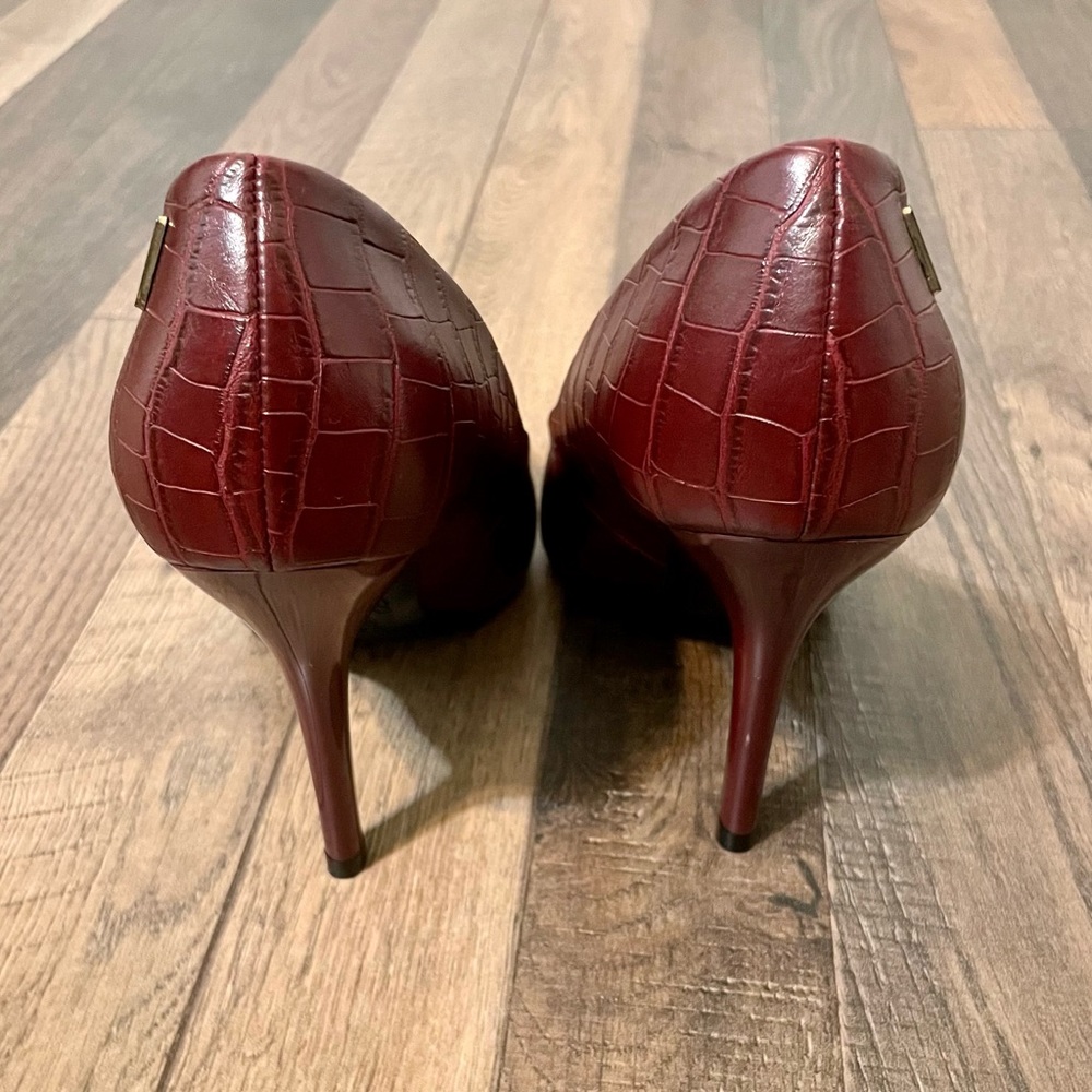🚫SOLD🚫GUESS Heels - Picture 10 of 16